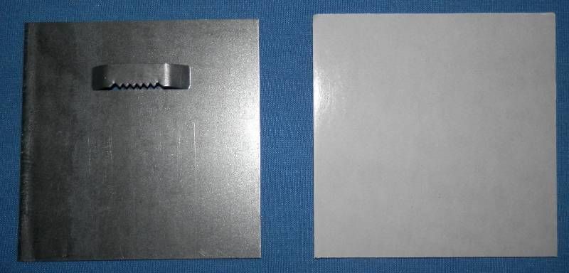Držák s oboustrannou páskou 10 x 10 cm se zoubky na průlisu Pikolo PKP s.r.o.