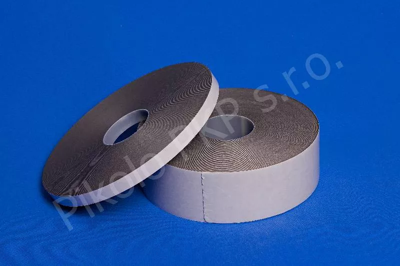 PE pěnové, víceúčelové lepicí pásky černé 1x100mm návin 66m
