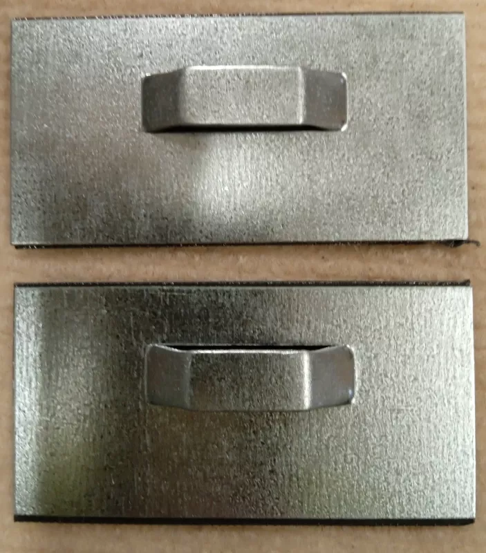 Držák s černou oboustrannou páskou 4 x 8 cm Pikolo PKP s.r.o.