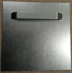 Plech 10 x 10 cm se širokým průlisem